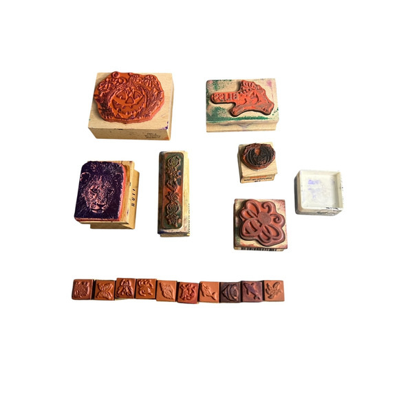 Mixed Lot of 16 Stamps Vintage &‎ Modern | Halloween Pumpkin Flowers Bee Lion - Picture 6 of 13